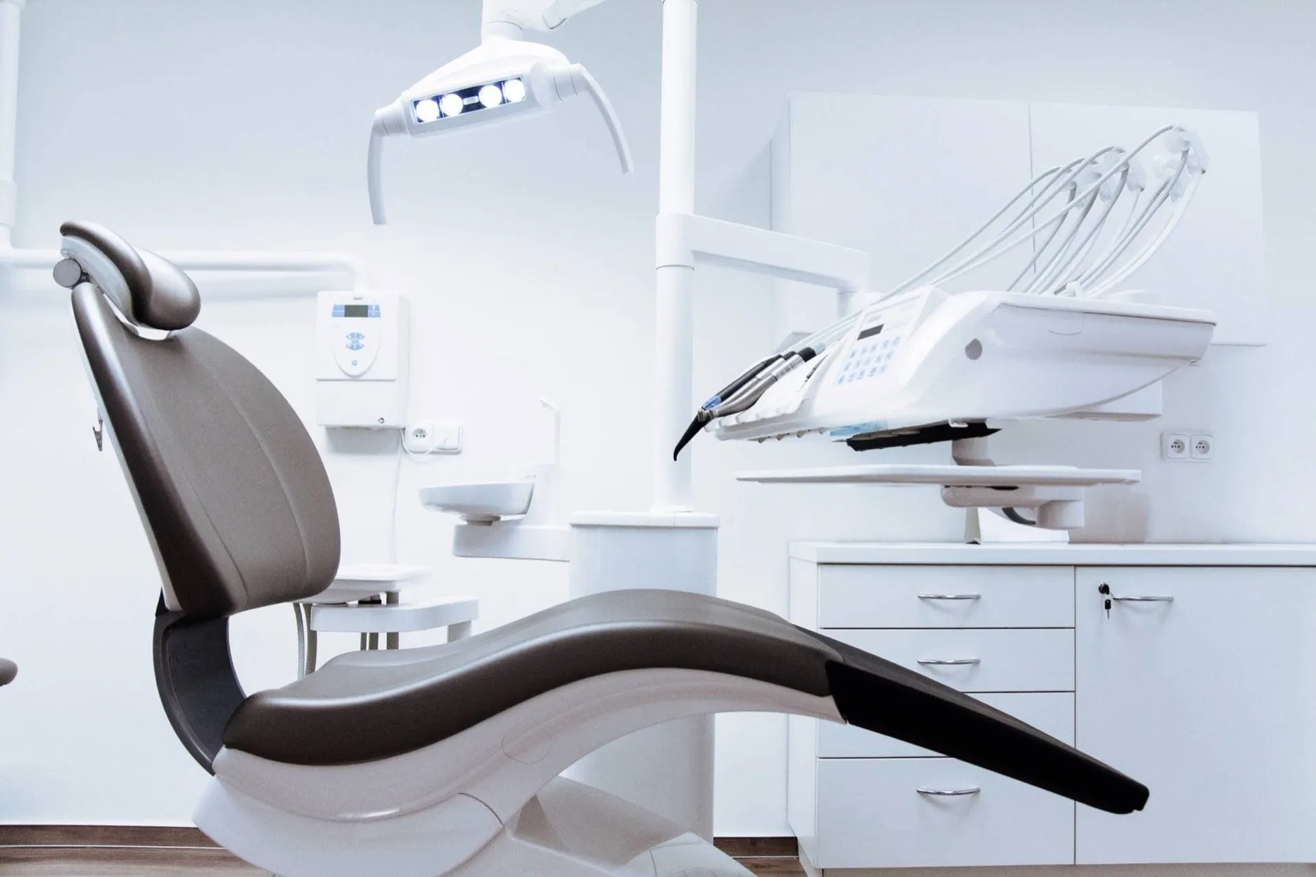 Gabinete dental limpio y luminoso de la Clínica Dental Lijó en Vigo